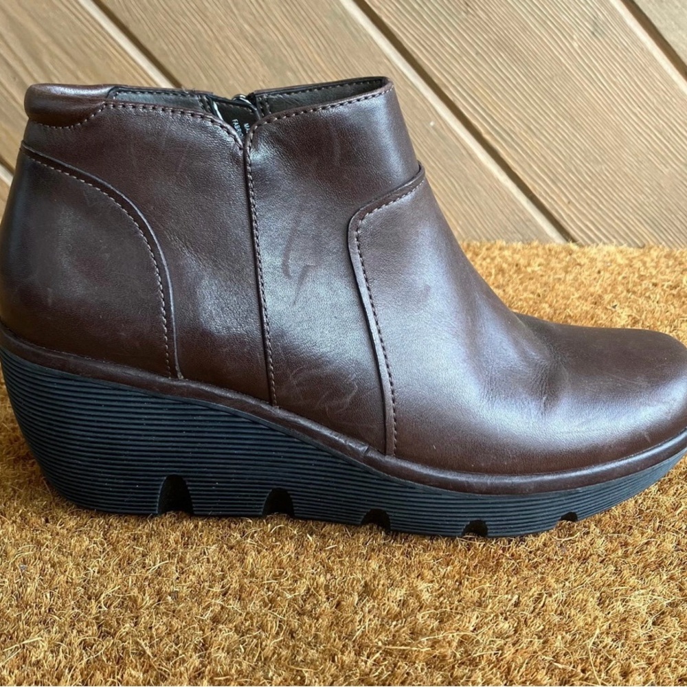 Clarks Artisan Clarene women sun brown leather wedge booties